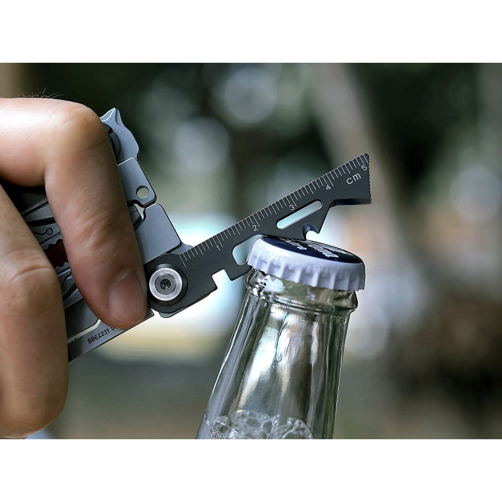 Multiherramienta Silver Blade EDC tamaño tarjeta con 14 funciones, cuerpo elegante