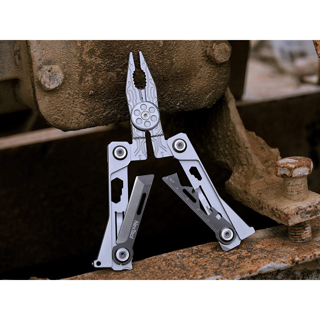 Multiherramienta Silver Blade EDC tamaño tarjeta con 14 funciones, cuerpo elegante