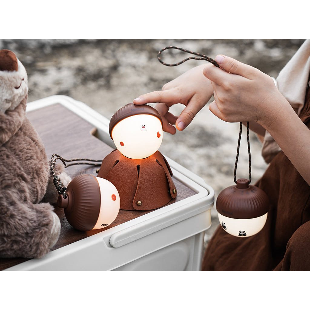 Linterna recargable Acorn Light en forma de bellota, luz cálida y fría