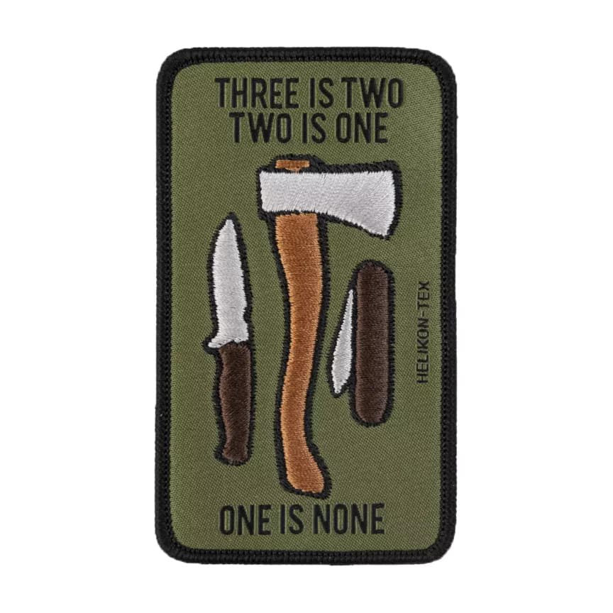 Parche velcro 'ONE IS NONE' que alude a la ley del bushcraft sobre llevar repuestos