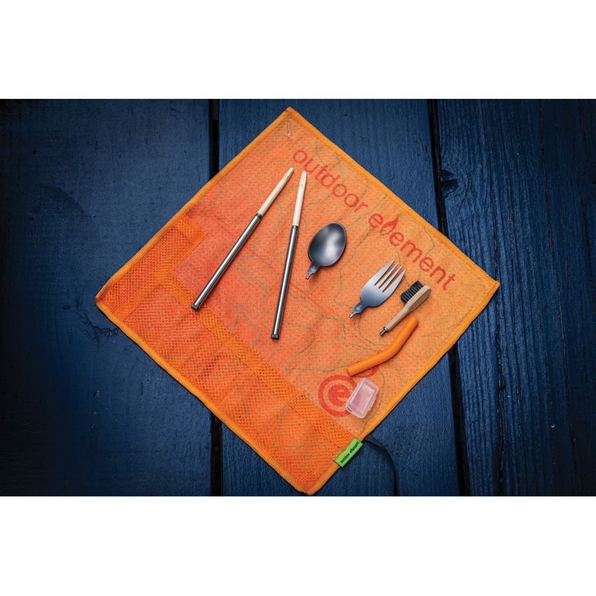 Juego de cubiertos OMNI-TENSIL con cepillo de dientes en estuche enrollable