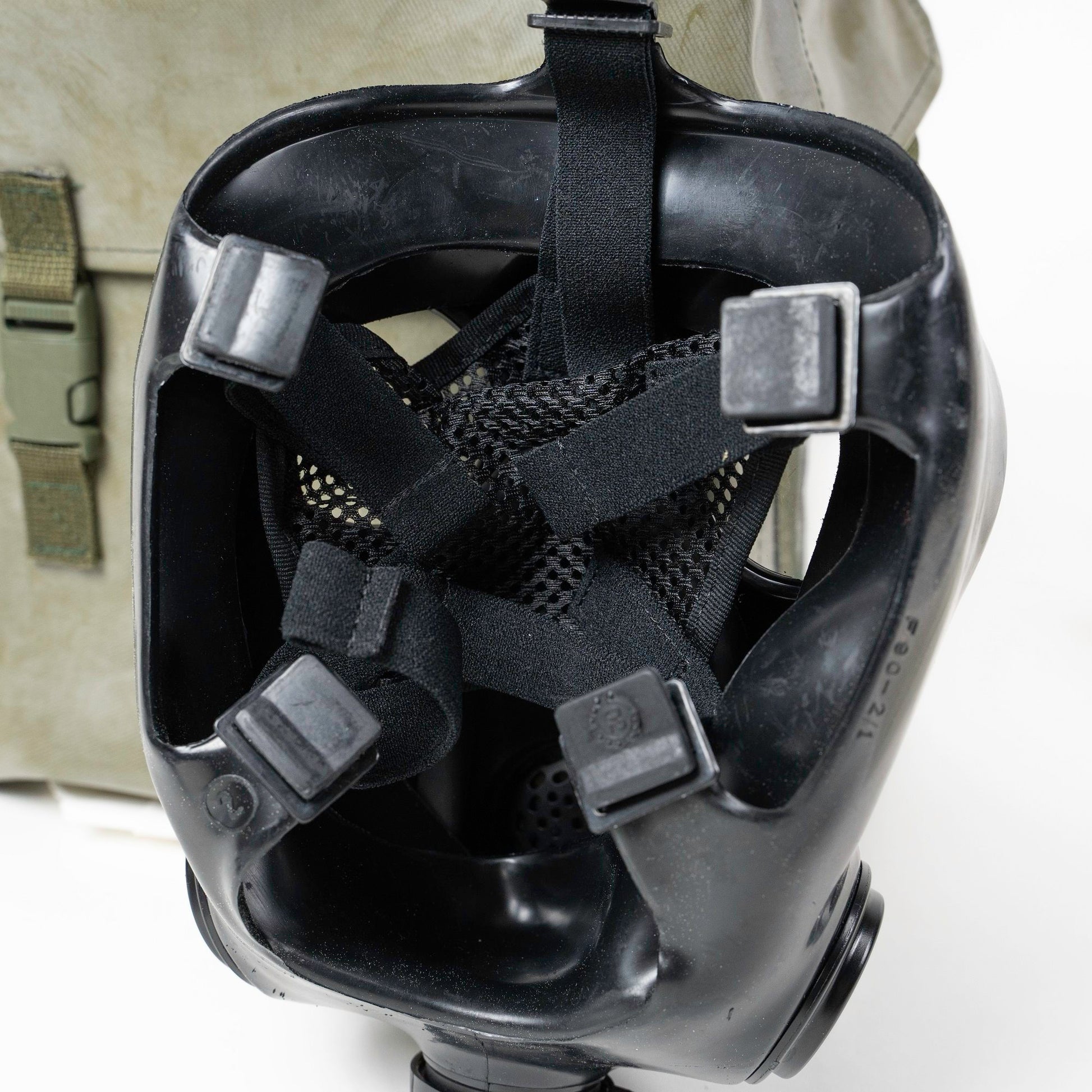 Máscara antigás OM-90 con traje JP-90 y bolsa usada