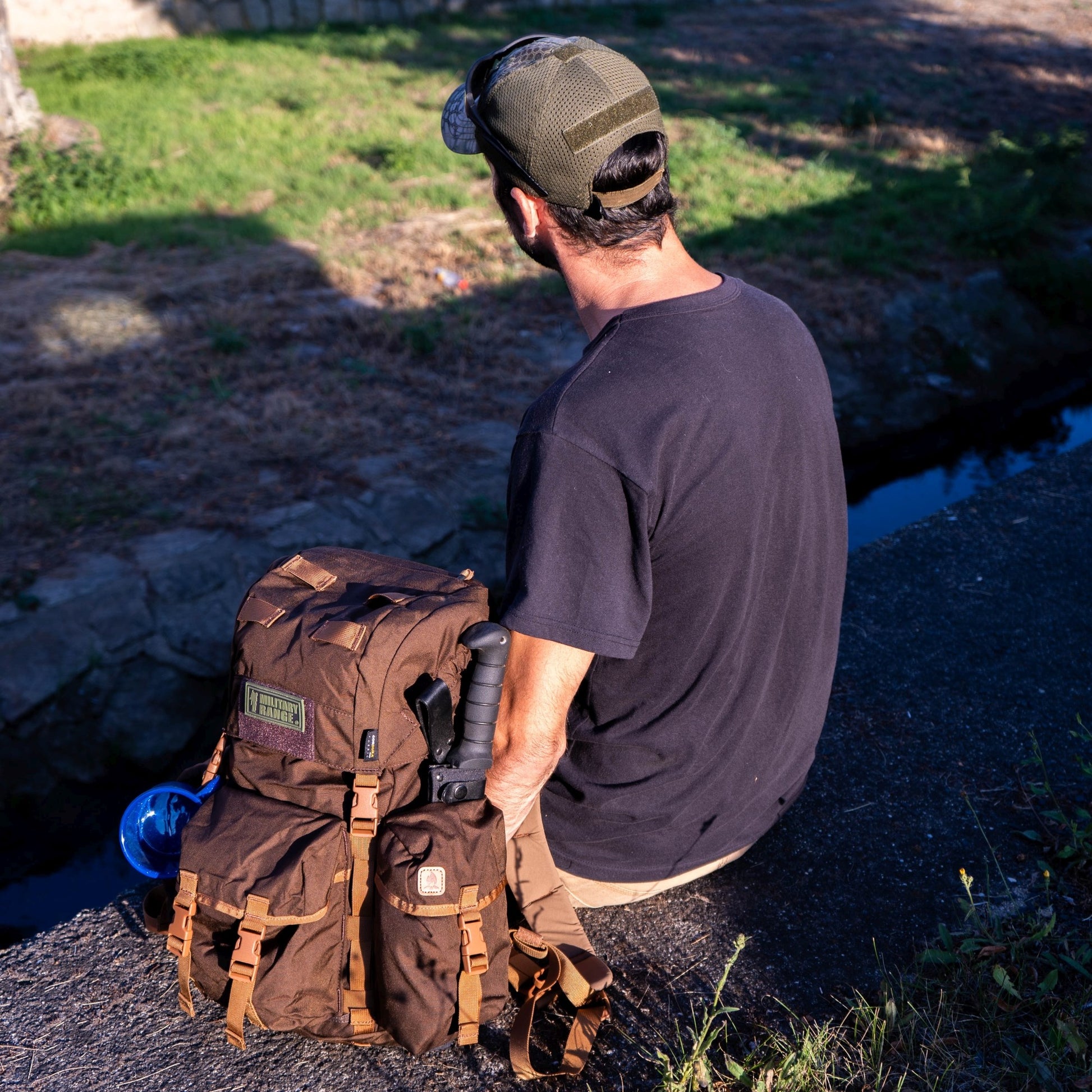 Mochila BERGEN HELIKON 18 L con tres bolsillos externos y sistema de carga cómodo