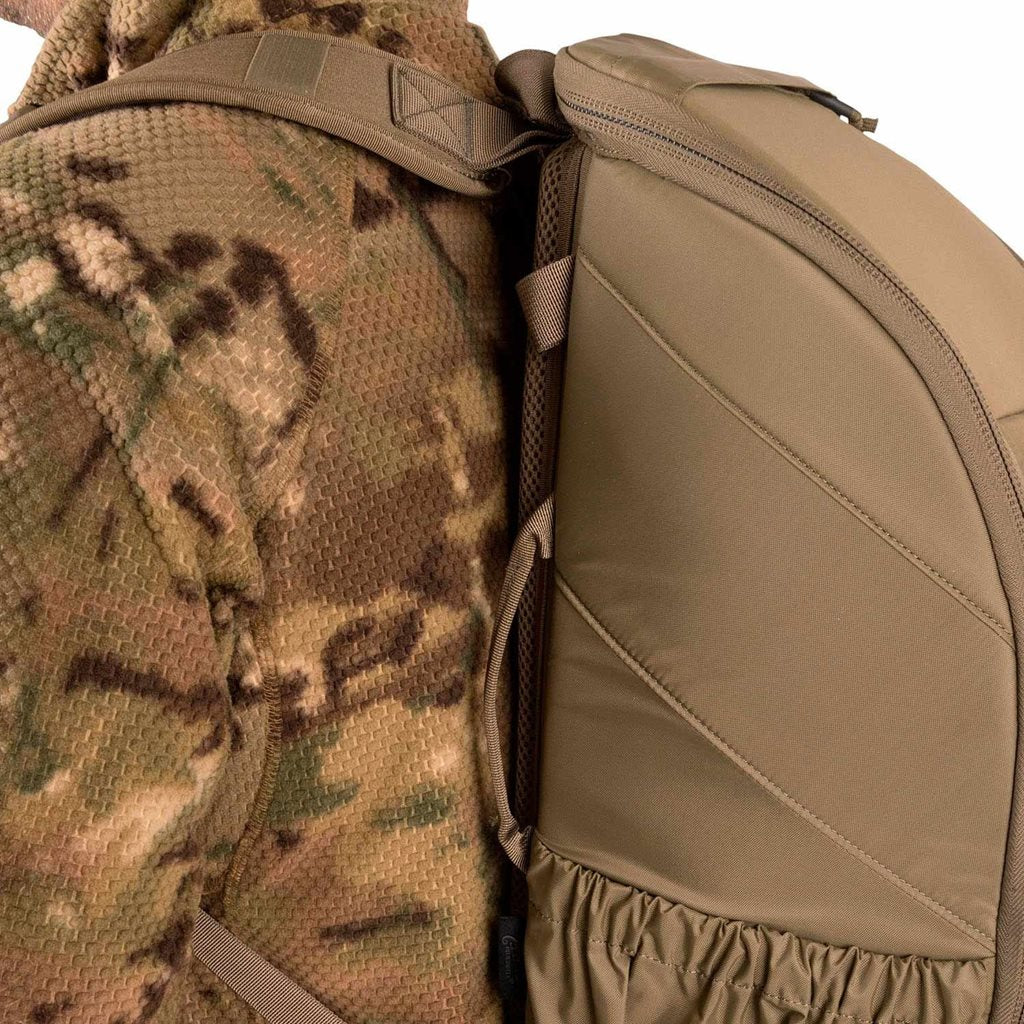 Mochila BAIL OUT BAG® (BOB) negra: se abre y se fija al asiento del coche para tener tus objetos esenciales siempre a mano