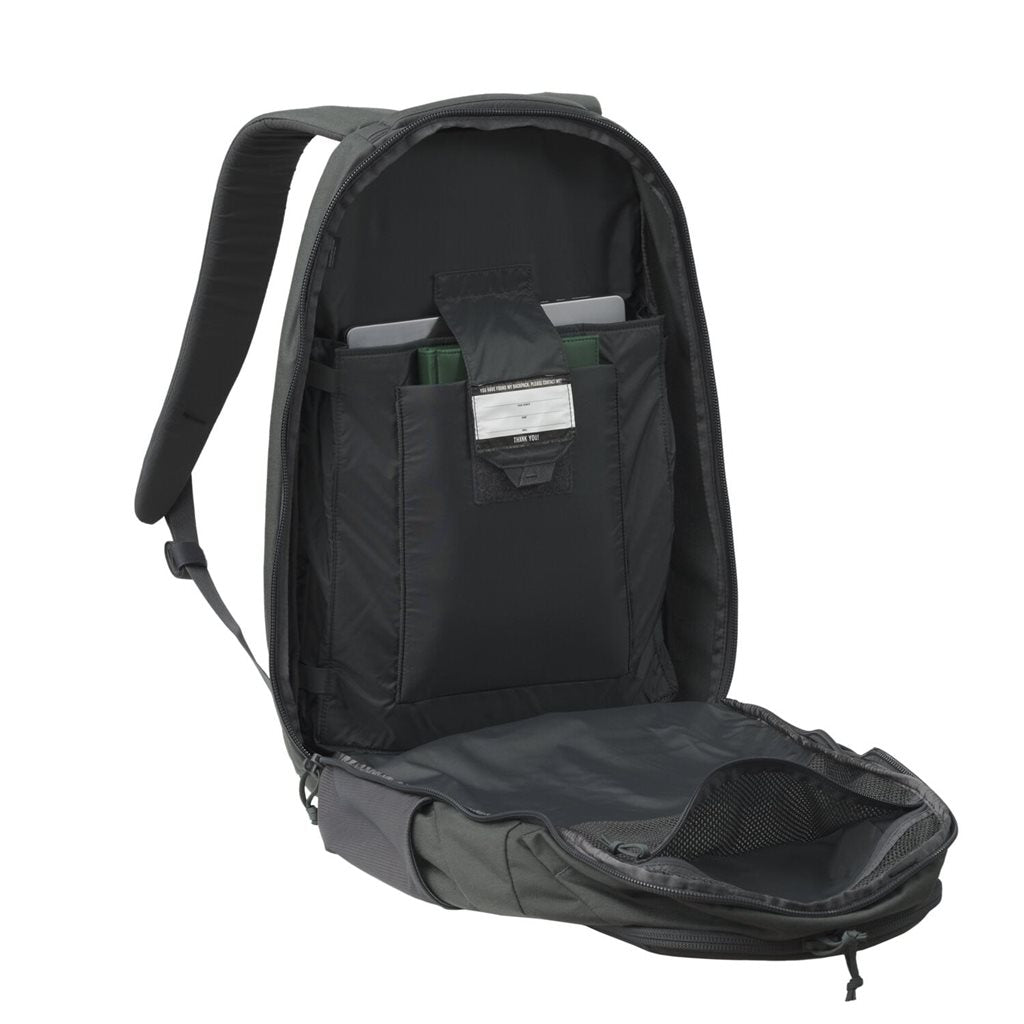Mochila TRAVELER negra 24,5 L de nylon resistente