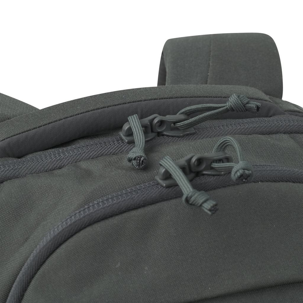 Mochila TRAVELER negra 24,5 L de nylon resistente