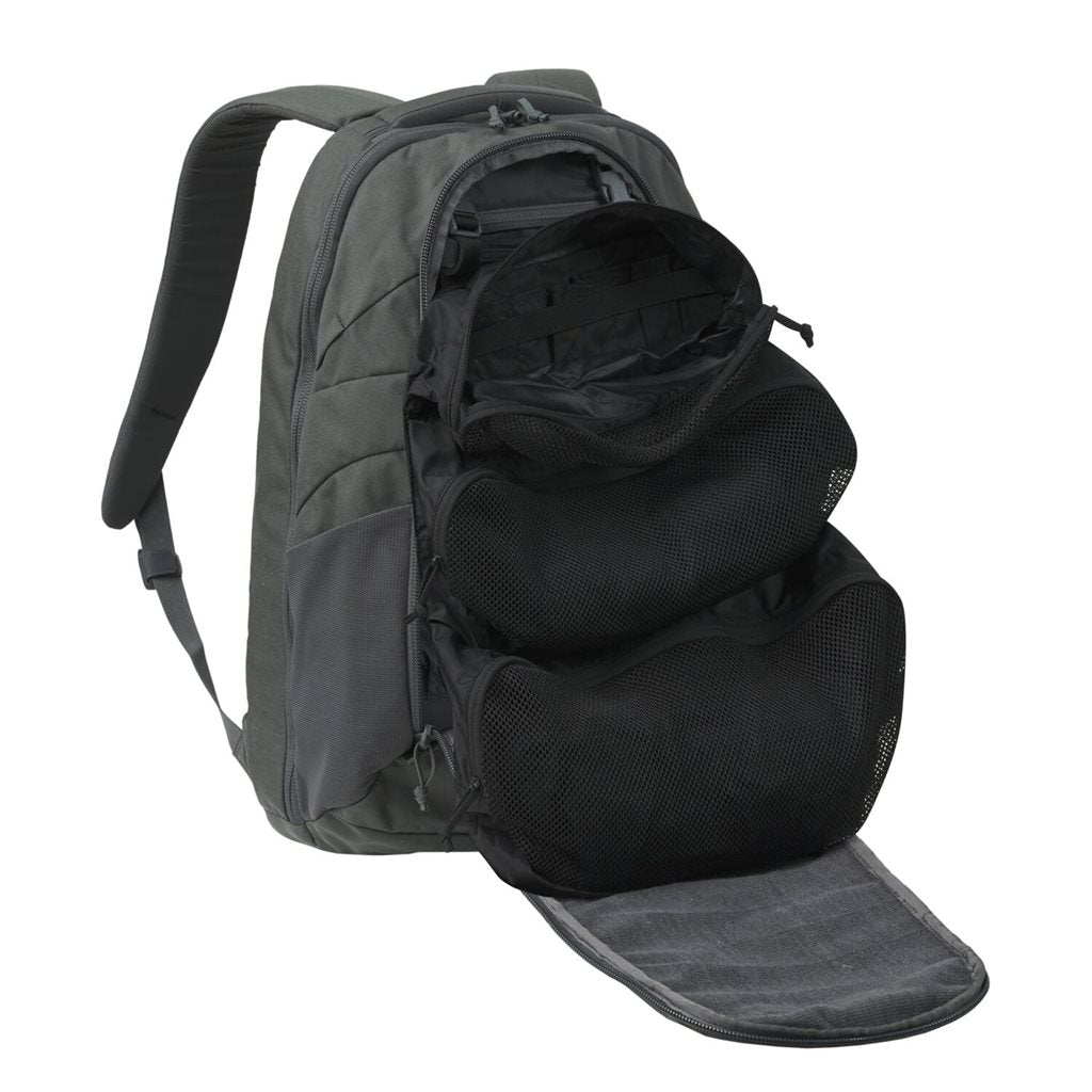 Mochila TRAVELER negra 24,5 L de nylon resistente