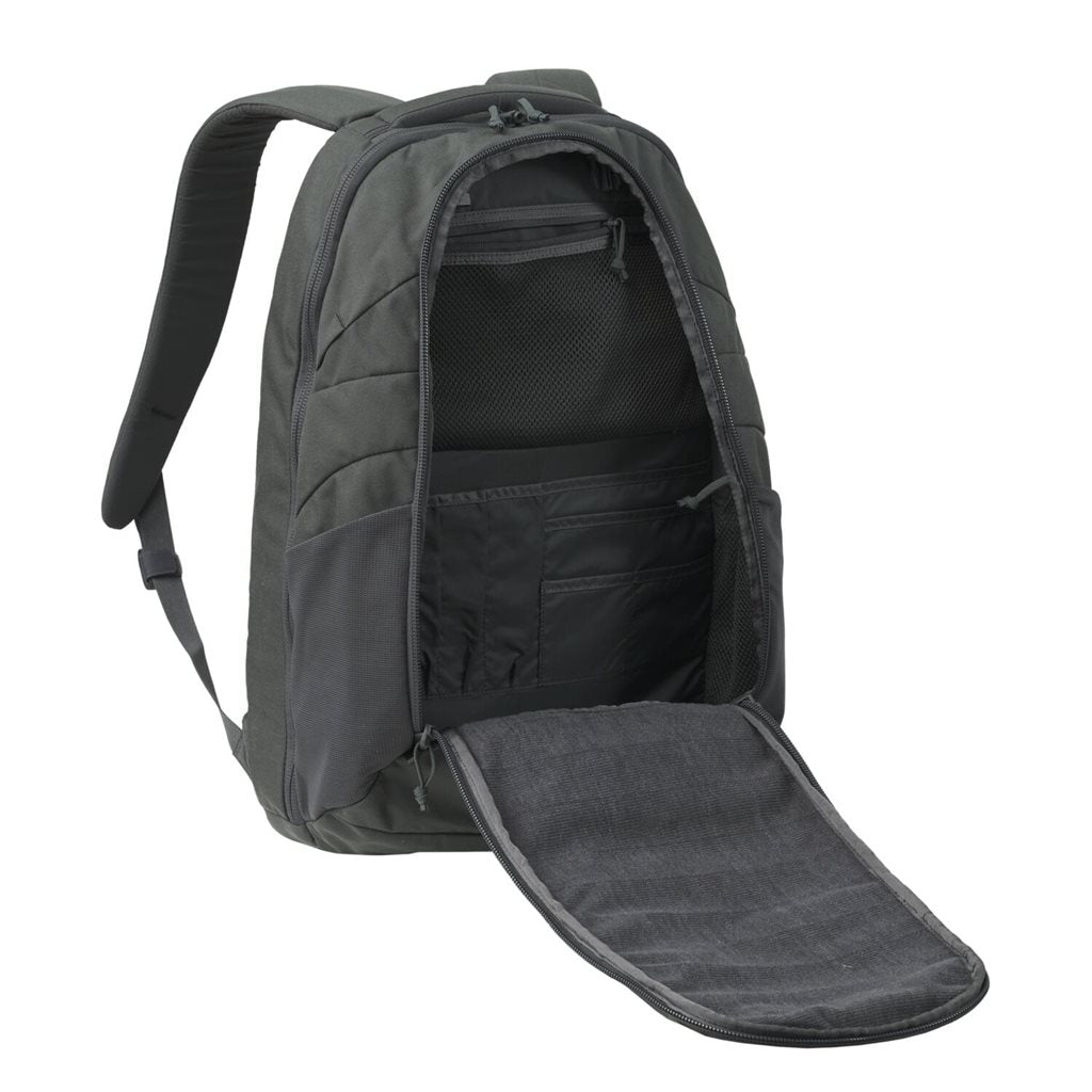 Mochila TRAVELER negra 24,5 L de nylon resistente