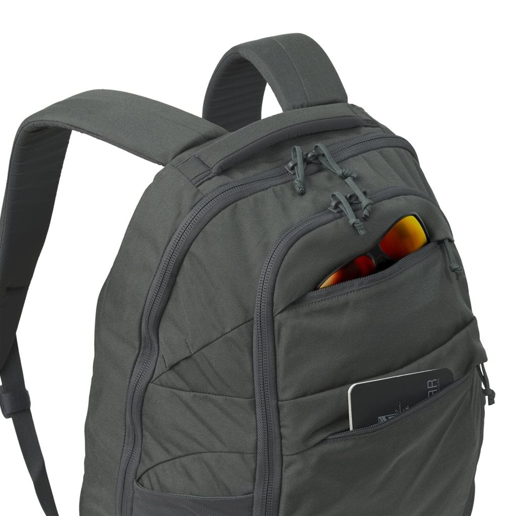 Mochila TRAVELER negra 24,5 L de nylon resistente