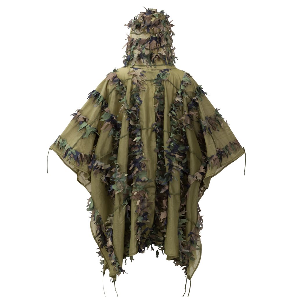 Poncho LEAF Helikon con hojas artificiales en camuflaje US Woodland y cordones para fijación