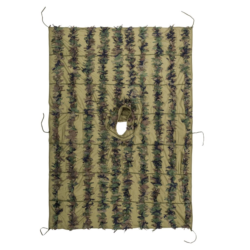 Poncho LEAF Helikon con hojas artificiales en camuflaje US Woodland y cordones para fijación