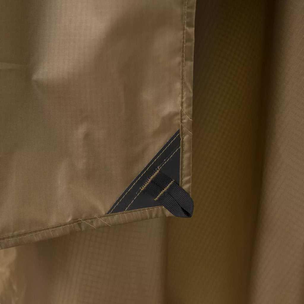 Poncho ligero Helikon negro, vista del producto