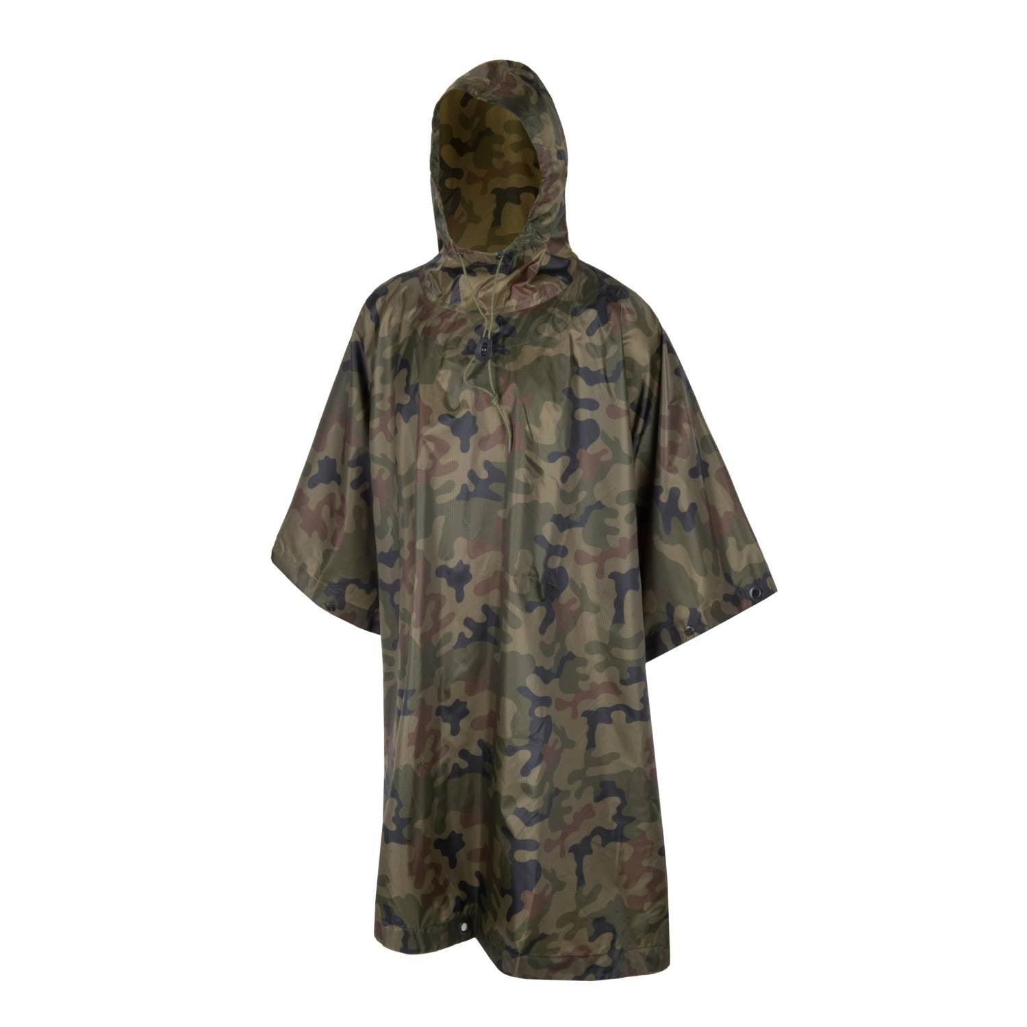 Poncho HELIKON Woodland PL WOODLAND en tejido rip-stop impregnado con capucha ajustable y ojales metálicos