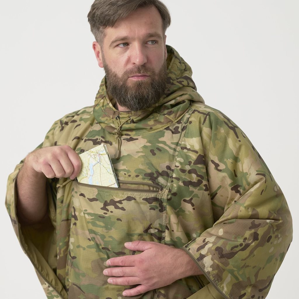 Poncho SWAGMAN ROLL Climashield® MULTICAM® Black desplegado, poncho impermeable de nylon