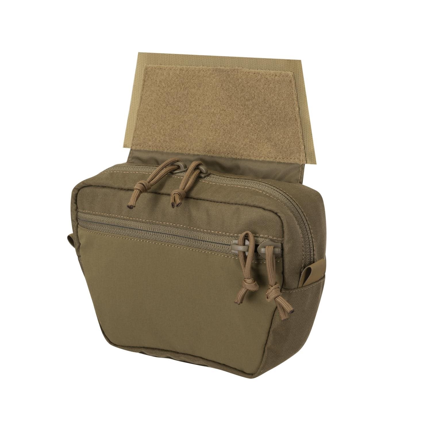 Funda adicional UNDERPOUCH LIGHT de DIRECT ACTION con tres bolsillos, ojales metálicos y sistema MOLLE/PALS reducido