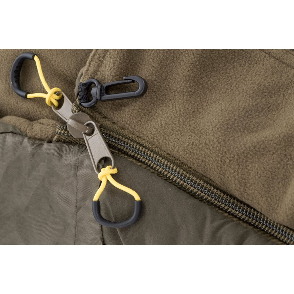 Saco de dormir PREMIUM 4 verde vista frontal con forro polar y relleno de fibras huecas