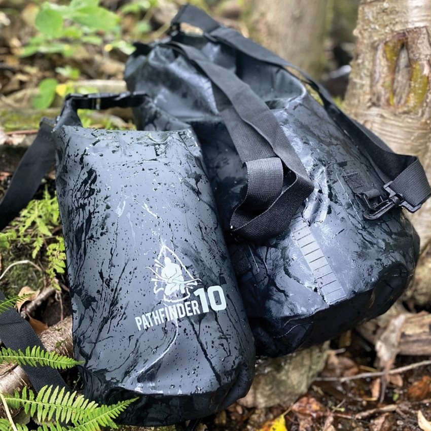 Saco impermeable DRY BAG 20 L negro de PATHFINDER visible en imagen