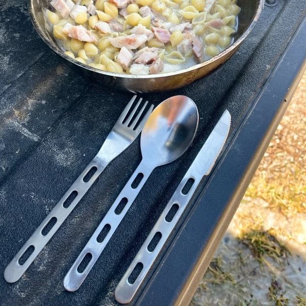 Cuchillo, tenedor y cuchara de acero inoxidable 304 unidos por un mosquetón