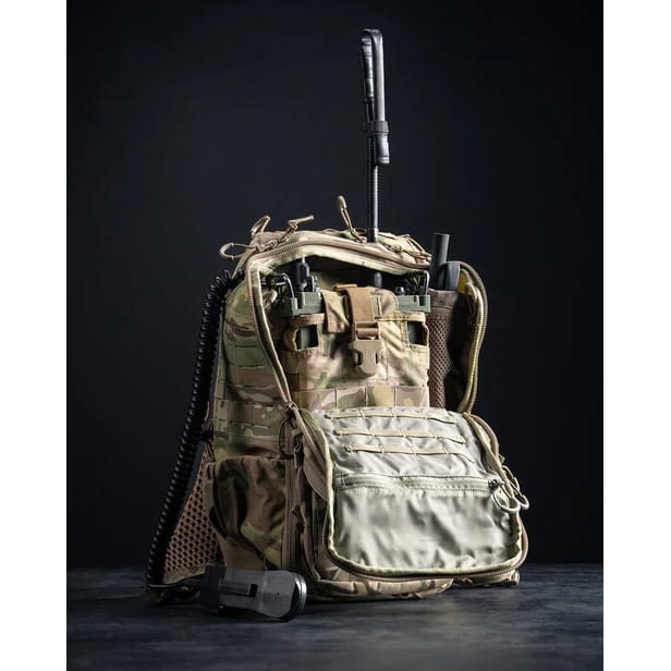 Mochila R4 ROMAD compacta, ligera y versátil, diseño táctico inspirado en FAC Track