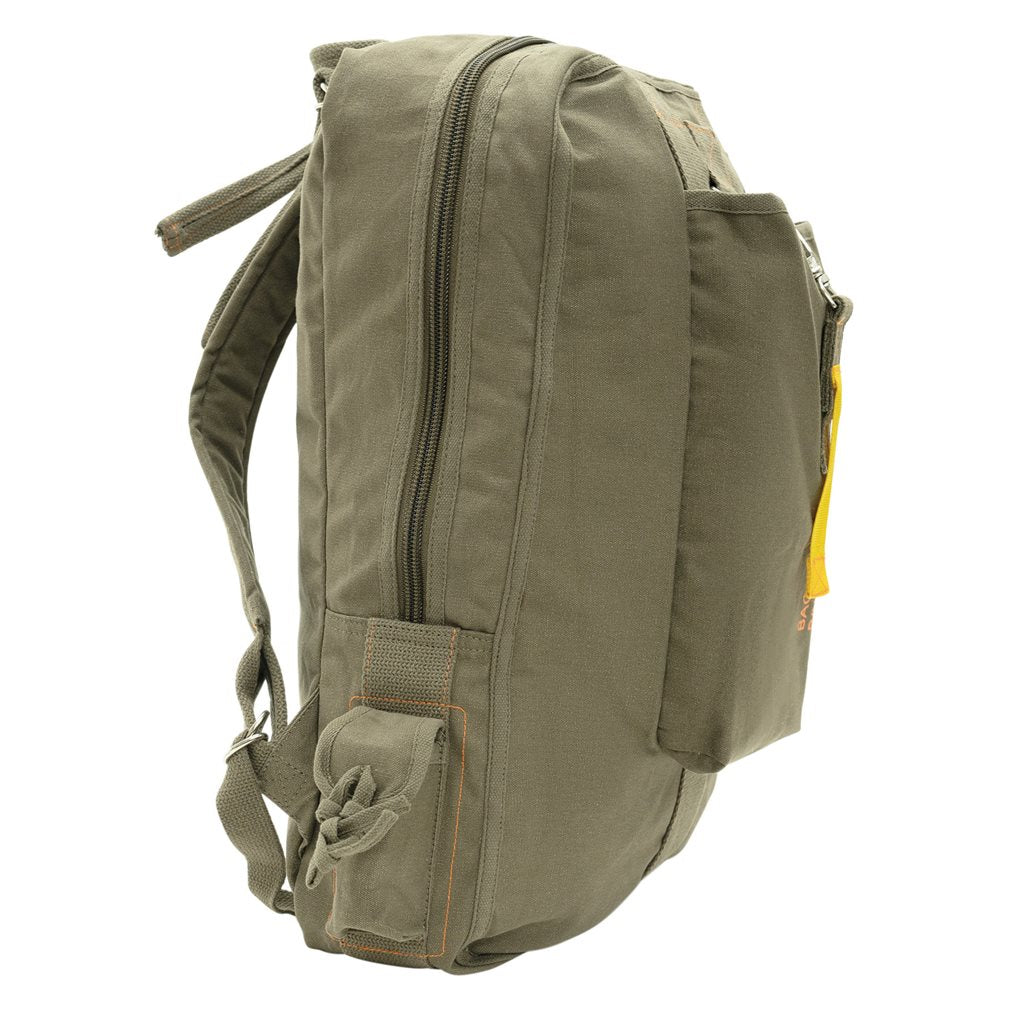 Mochila Vintage Flight marrón, 50x38x12 cm, vista frontal con bolsillo y cierre de cremallera