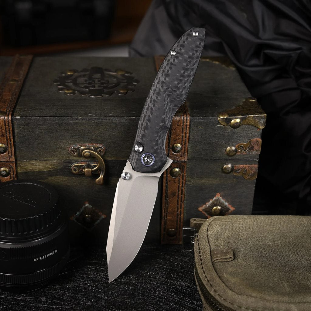Cuchillo plegable COOL WHALE con hoja Drop Point Sandvik 14C28N y cachas G10, funda de nailon negra