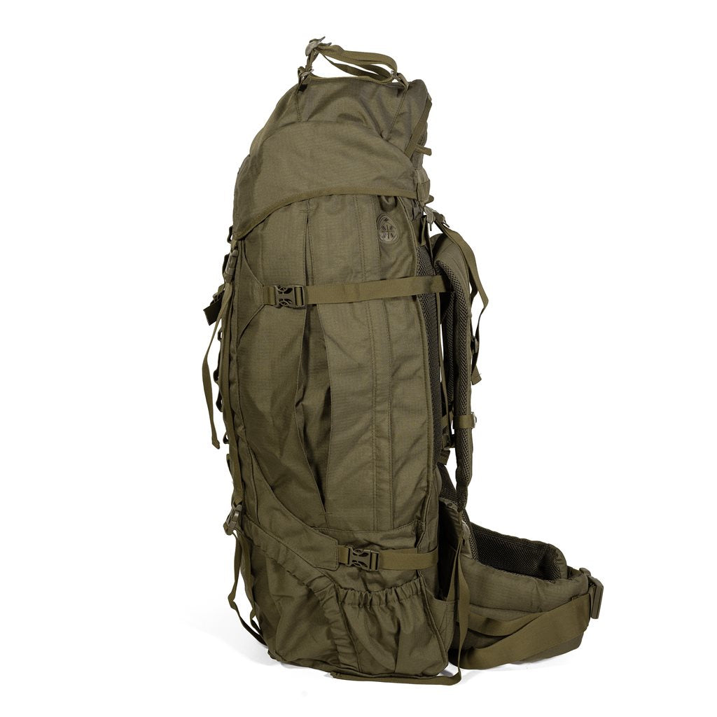 Mochila trekking XXL 104 L verde con refuerzo interno, sistema de espalda ajustable y dos compartimentos