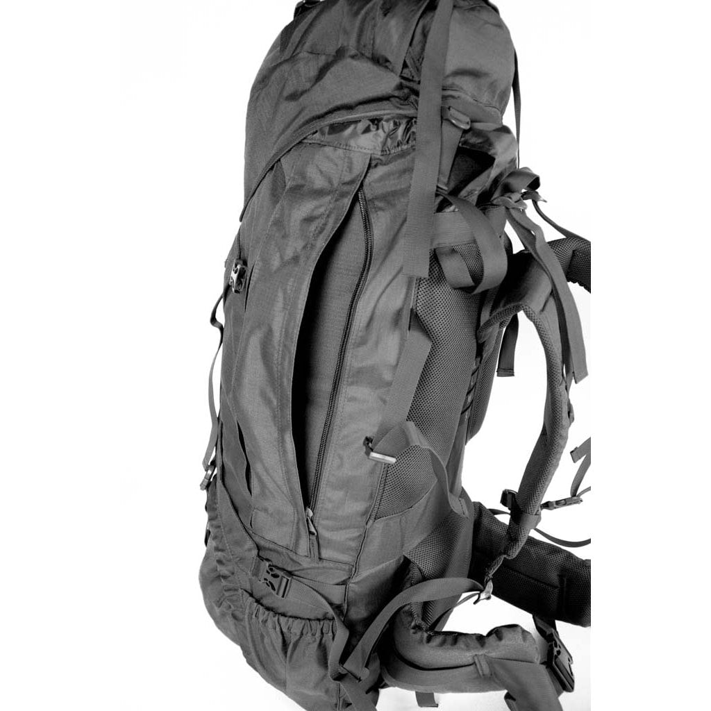 Mochila trekking XXL 104 L verde con refuerzo interno, sistema de espalda ajustable y dos compartimentos
