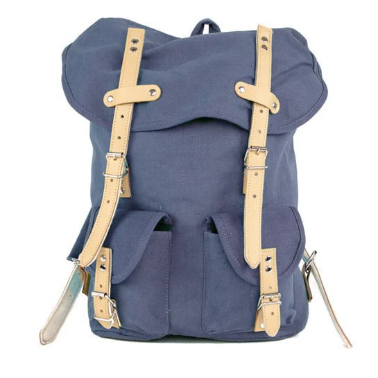Mochila HIKING 15l azul con detalles en piel bovina y correas de cuero forradas en fieltro