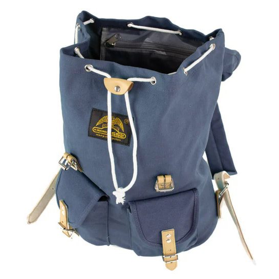 Mochila HIKING 15l azul con detalles en piel bovina y correas de cuero forradas en fieltro