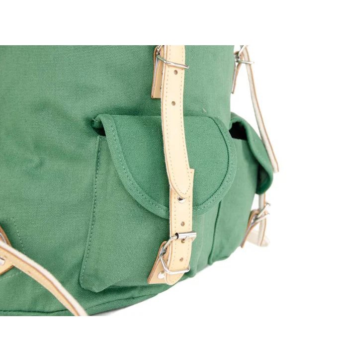 Mochila HIKING 15l azul con detalles en piel bovina y correas de cuero forradas en fieltro