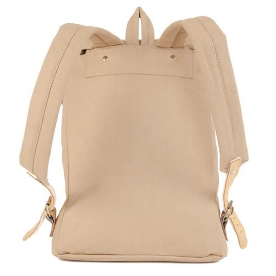 Mochila HIKING 15l azul con detalles en piel bovina y correas de cuero forradas en fieltro