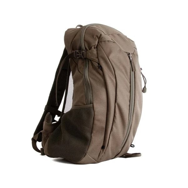 Mochila HIKING 25l verde con refuerzo y correas