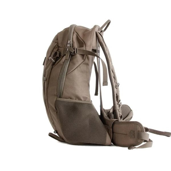 Mochila HIKING 25l verde con refuerzo y correas