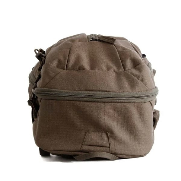 Mochila HIKING 25l verde con refuerzo y correas