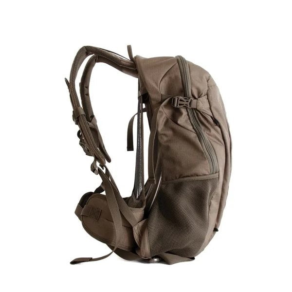 Mochila HIKING 25l verde con refuerzo y correas