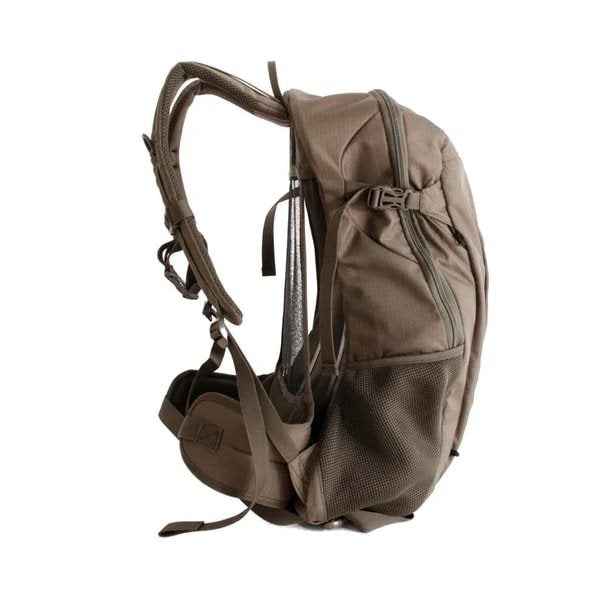 Mochila HIKING 25l verde con refuerzo y correas