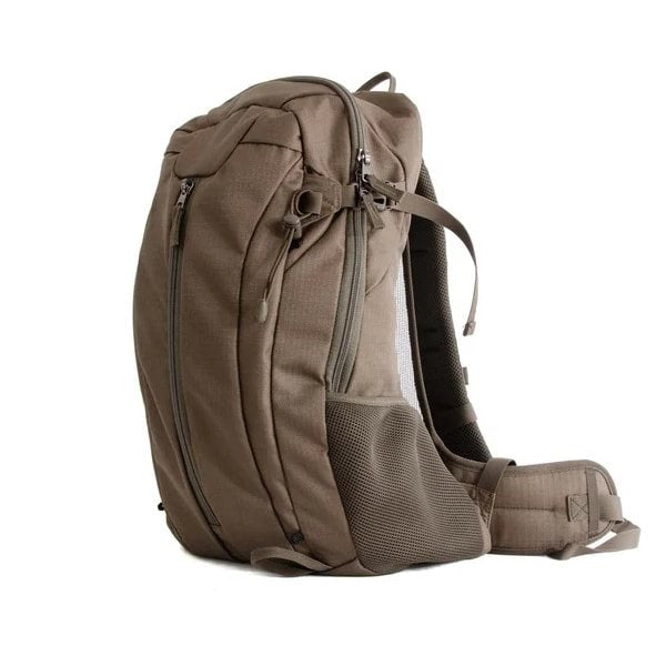 Mochila HIKING 25l verde con refuerzo y correas