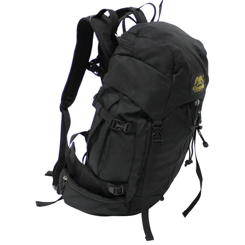 Mochila ALPINE 33L verde con acceso superior y lateral, bolsillos exteriores y espalda de EVA