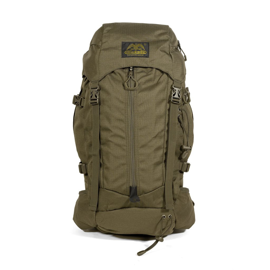 Mochila ALPINE 33L verde con acceso superior y lateral, bolsillos exteriores y espalda de EVA
