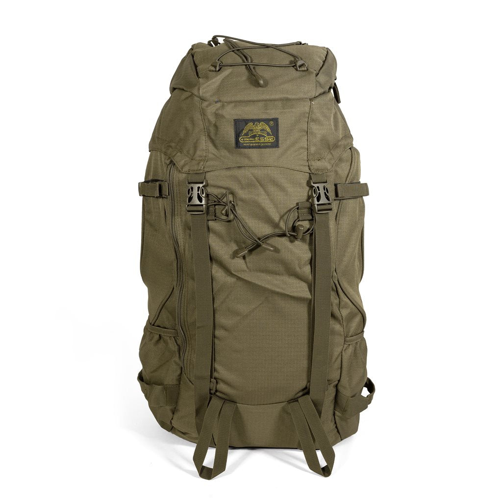 Mochila ALPINE 40L verde, vista frontal, cierre superior y respaldo acolchado
