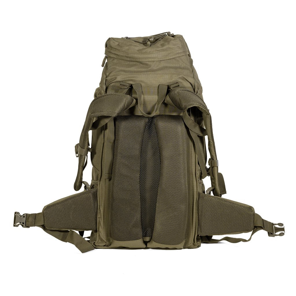Mochila ALPINE 40L verde, vista frontal, cierre superior y respaldo acolchado