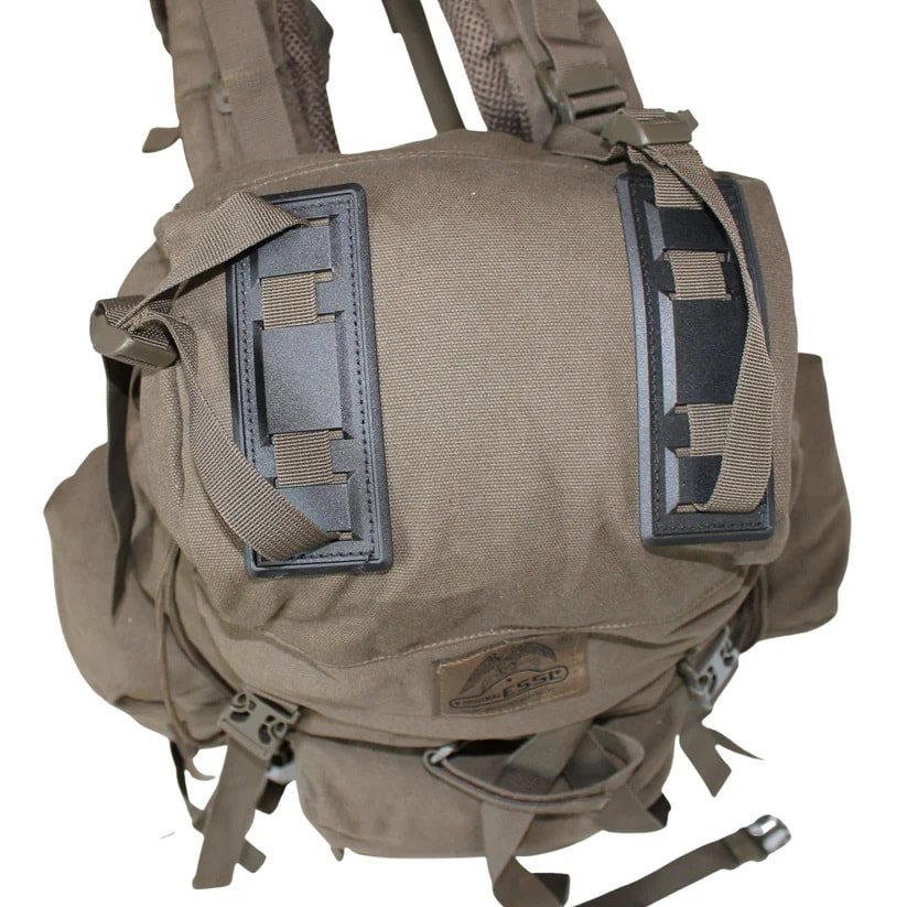 Mochila JAGD 40L verde con funda y sistema de carga acolchado