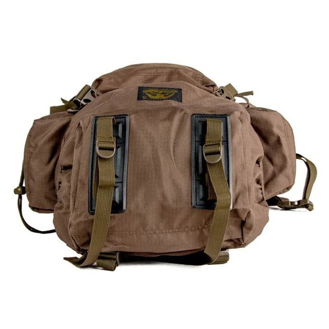 Mochila SQUAD LARGE 40L negra con cubierta, 4 bolsillos externos y correas en tapa y base