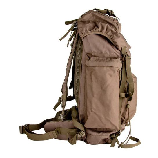 Mochila SQUAD LARGE 40L negra con cubierta, 4 bolsillos externos y correas en tapa y base