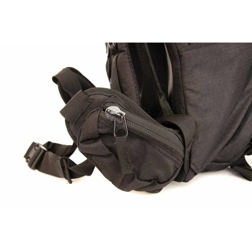 Mochila HIKING MEDIUM 35l negra con refuerzo y sistema de espalda ventilado