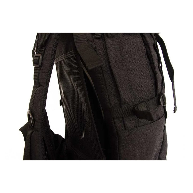 Mochila HIKING MEDIUM 35l negra con refuerzo y sistema de espalda ventilado