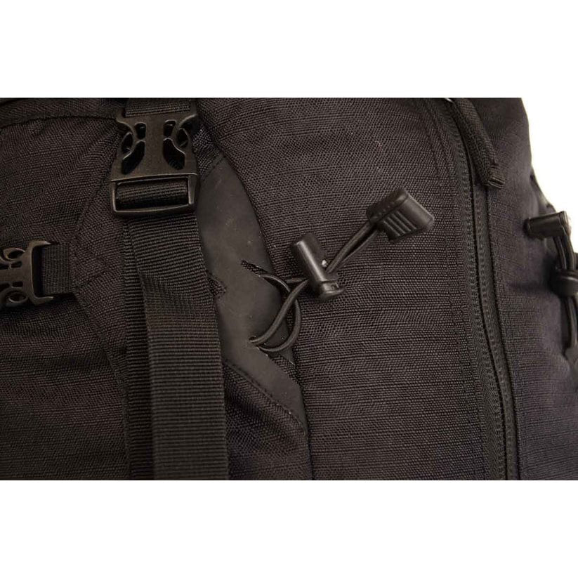 Mochila HIKING MEDIUM 35l negra con refuerzo y sistema de espalda ventilado