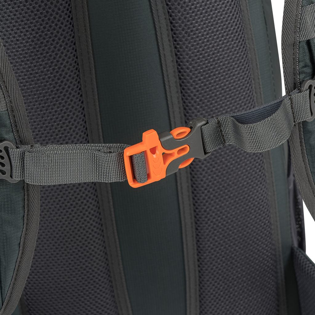 Mochila Trail 30 L para mujer negra en nylon 210D con funda de lluvia contrastante