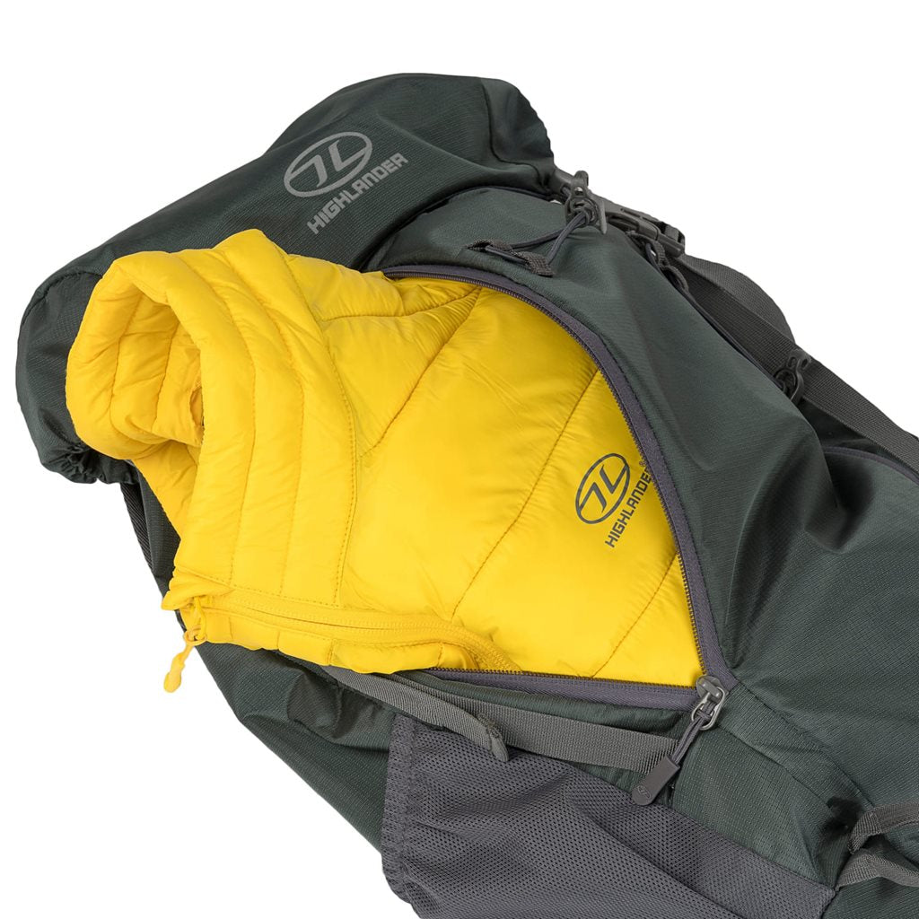 Mochila Trail 30 L para mujer negra en nylon 210D con funda de lluvia contrastante