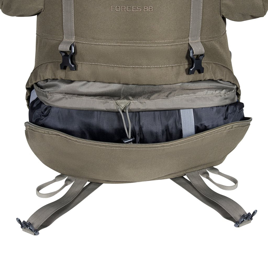Mochila FORCES ELITE 88 L negra, ligera y resistente para uso tactico y outdoor